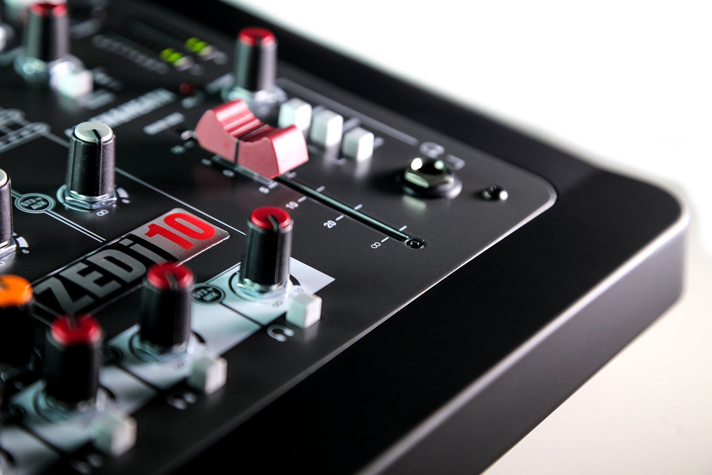 Allen & Heath Mixer-Powered (AH-ZEDI8)