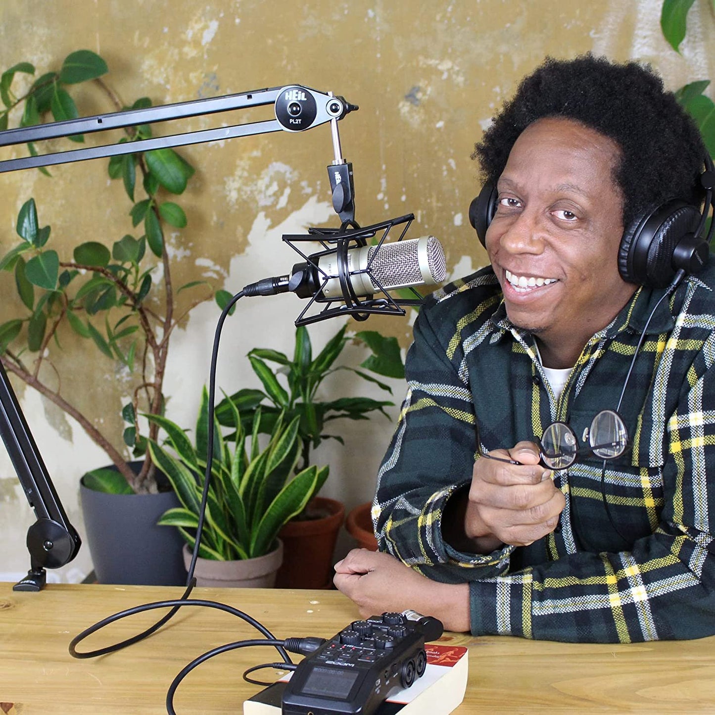 Heil’s PL 2T Fully Articulating, Professional-Quality Microphone Boom Arm for Video Podcasting, Broadcasting, Voiceover, At-Home, In-Studio Applications