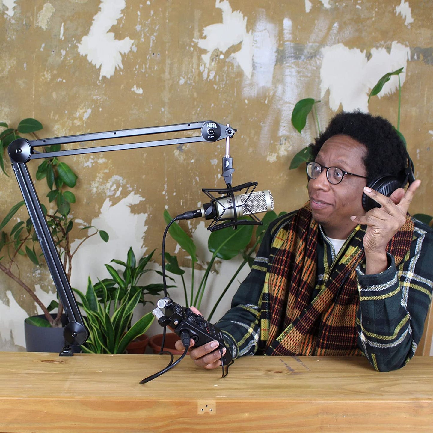 Heil’s PL 2T Fully Articulating, Professional-Quality Microphone Boom Arm for Video Podcasting, Broadcasting, Voiceover, At-Home, In-Studio Applications