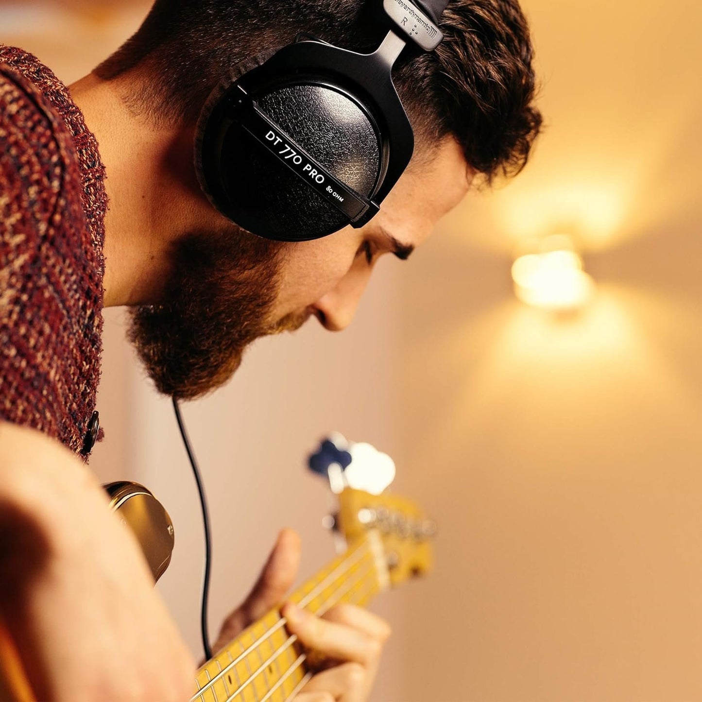 beyerdynamic DT 770 PRO 250 Ohm Over-Ear Studio Headphones in Black. Closed Construction, Wired for Studio use, Ideal for Mixing in The Studio