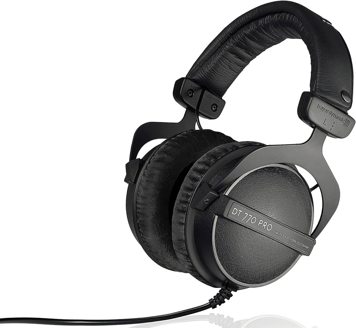 beyerdynamic DT 770 PRO 250 Ohm Over-Ear Studio Headphones in Black. Closed Construction, Wired for Studio use, Ideal for Mixing in The Studio