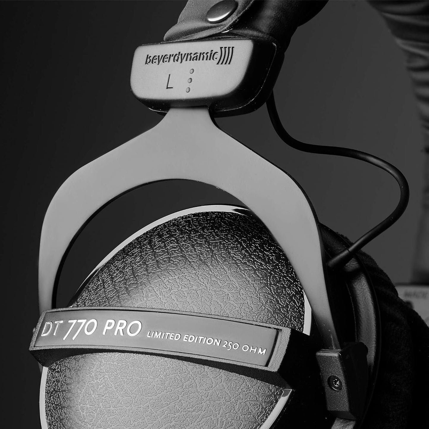 beyerdynamic DT 770 PRO 250 Ohm Over-Ear Studio Headphones in Black. Closed Construction, Wired for Studio use, Ideal for Mixing in The Studio