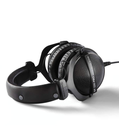 beyerdynamic DT 770 PRO 250 Ohm Over-Ear Studio Headphones in Black. Closed Construction, Wired for Studio use, Ideal for Mixing in The Studio