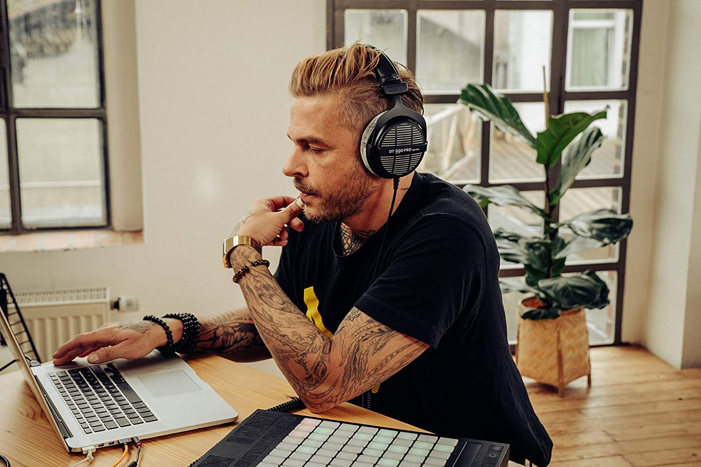 beyerdynamic DT 990 Pro 250 ohm Over-Ear Studio Headphones For Mixing, Mastering, and Editing