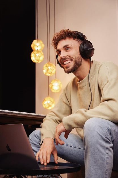 beyerdynamic DT 770 PRO 250 Ohm Over-Ear Studio Headphones in Black. Closed Construction, Wired for Studio use, Ideal for Mixing in The Studio