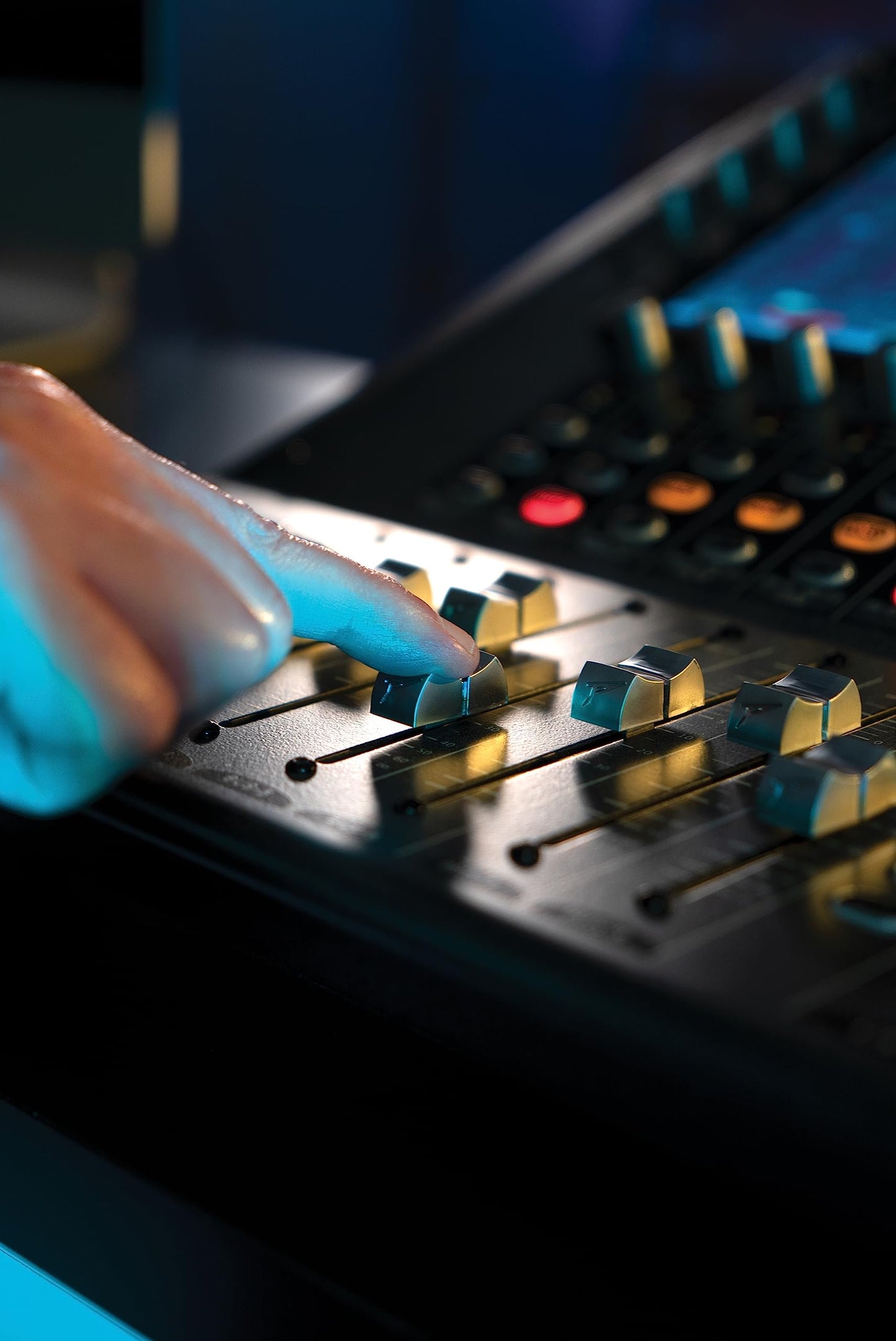 Peavey Aureus 28-channel Digital Mixer