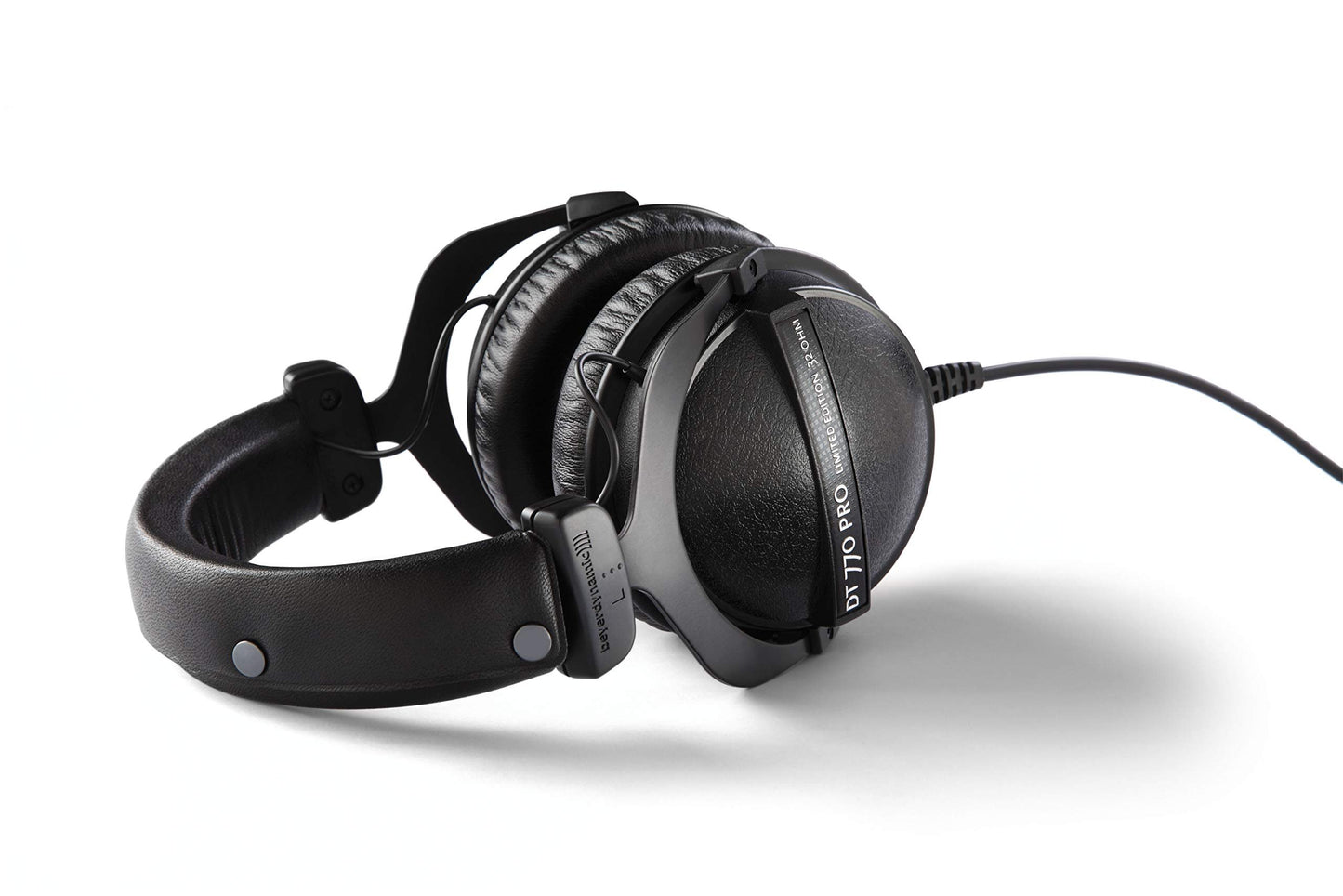 beyerdynamic DT 770 PRO 250 Ohm Over-Ear Studio Headphones in Black. Closed Construction, Wired for Studio use, Ideal for Mixing in The Studio