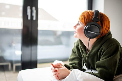 beyerdynamic DT 770 PRO 250 Ohm Over-Ear Studio Headphones in Black. Closed Construction, Wired for Studio use, Ideal for Mixing in The Studio