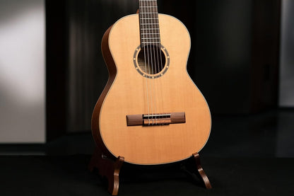 Ortega Guitars 6 String Family Series 3/4 Size Nylon Classical Guitar w/Bag, Right, Cedar Top-Natural-Satin, (R122-3/4)