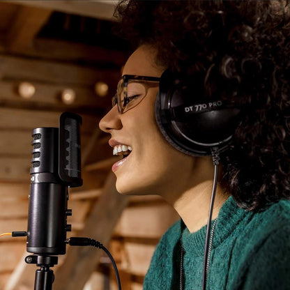 beyerdynamic DT 770 PRO 250 Ohm Over-Ear Studio Headphones in Black. Closed Construction, Wired for Studio use, Ideal for Mixing in The Studio
