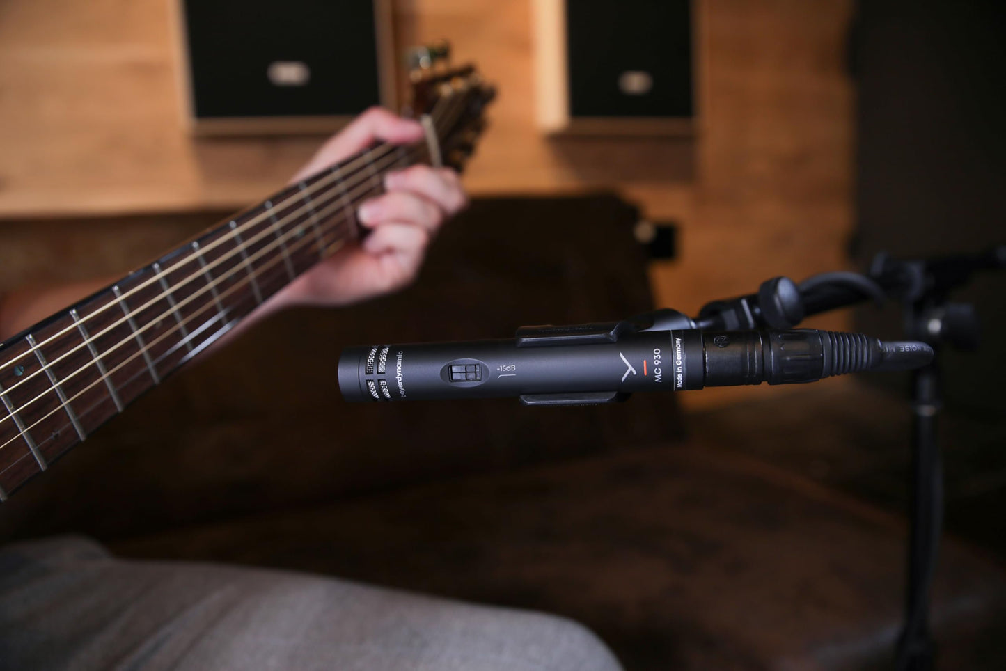 beyerdynamic MC 930 Microphone True Condenser Microphone, Cardioid, XLR Connector, Soft Travel Case, Stand Clamp Adapter, Handmade in Germany, Black