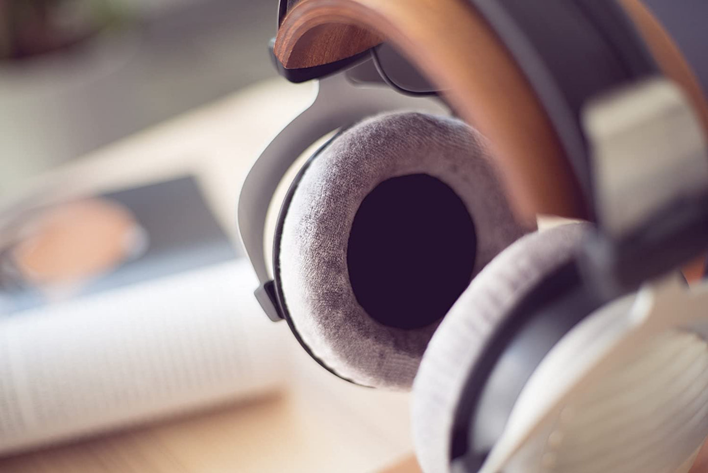 beyerdynamic DT 990 Premium Edition 250 Ohm Over-Ear-Stereo Headphones. Open design, wired, high-end, for the stereo system