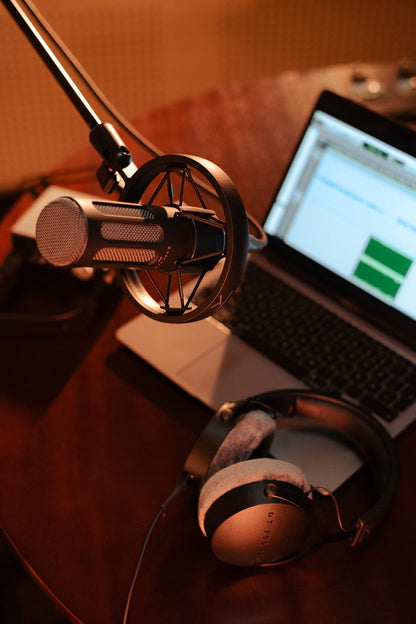 beyerdynamic PRO X M90 Side Addressed Condenser Microphone with Storage Bag, Pop Filter, and Shock Mount