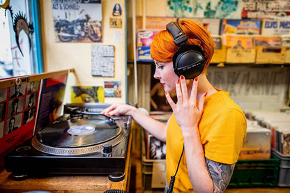 beyerdynamic DT 770 PRO 250 Ohm Over-Ear Studio Headphones in Black. Closed Construction, Wired for Studio use, Ideal for Mixing in The Studio