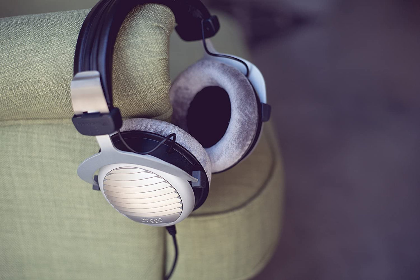 beyerdynamic DT 990 Premium Edition 250 Ohm Over-Ear-Stereo Headphones. Open design, wired, high-end, for the stereo system